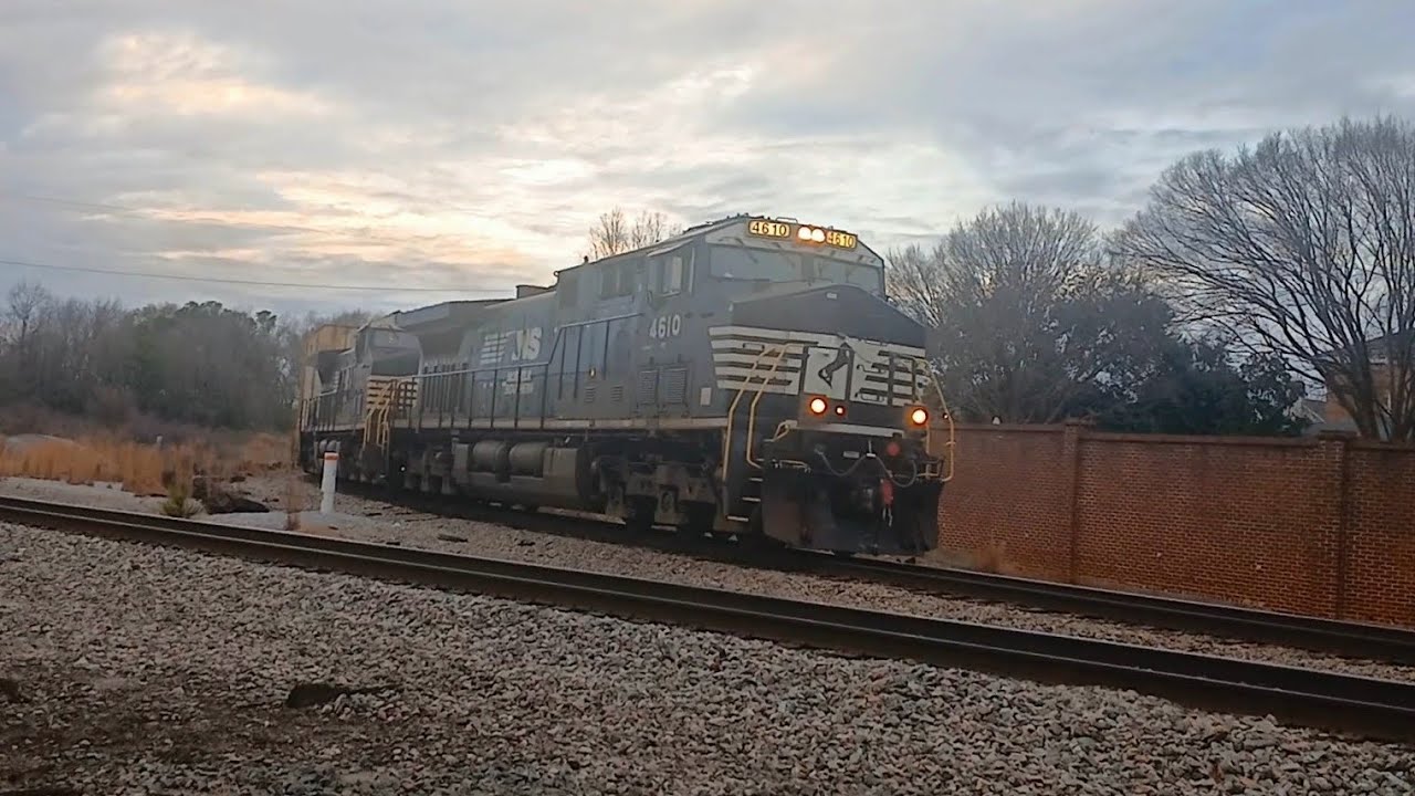 NS 18D at Devine Jct Columbia SC on his way to Charleston SC 