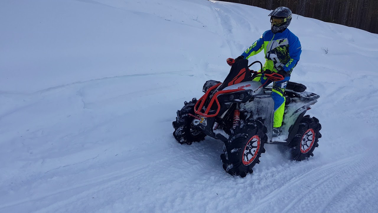 Can-Am Renegade xmr playing in the snow (Sweden)