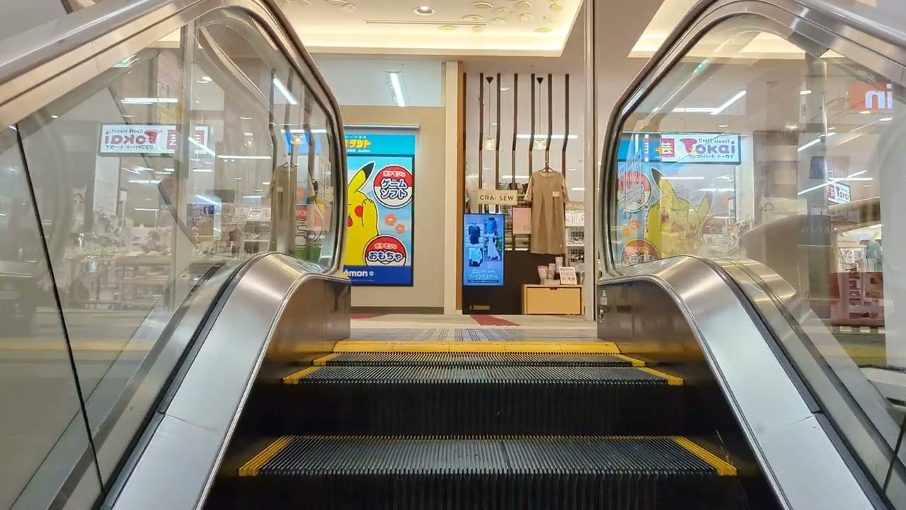カラフルタウン岐阜 イトーヨーカドー側エスカレーター