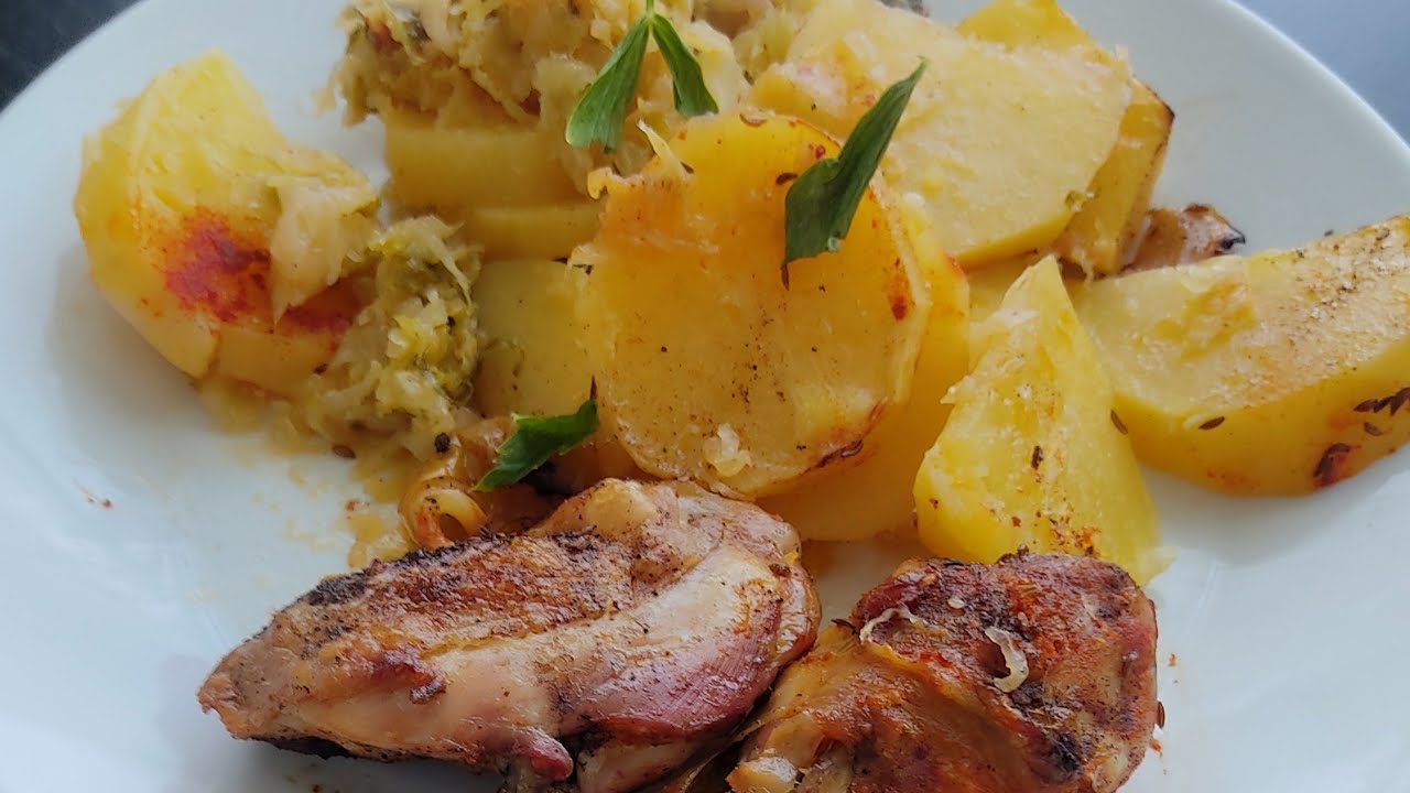 Kuře v zelí s bramborami na jednom pekáči