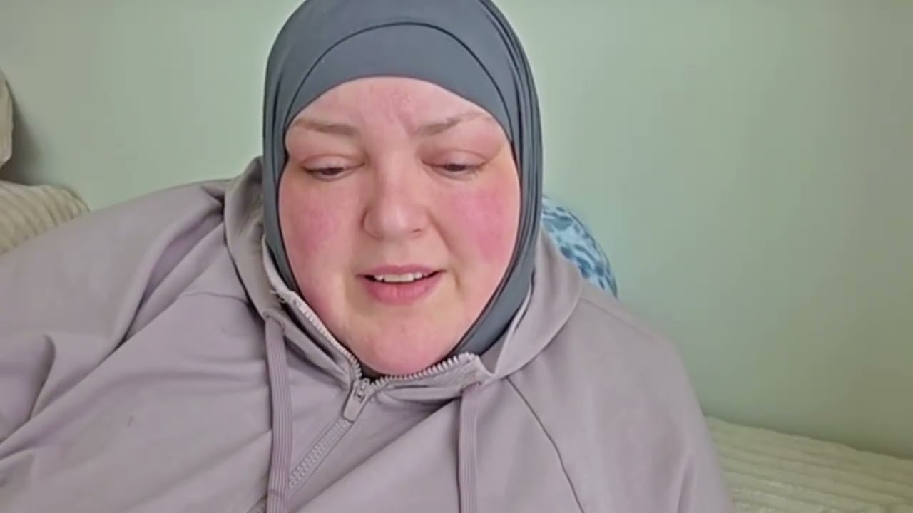 FOODIE BEAUTY CRYING FOR SALAH AND JUNK FOOD