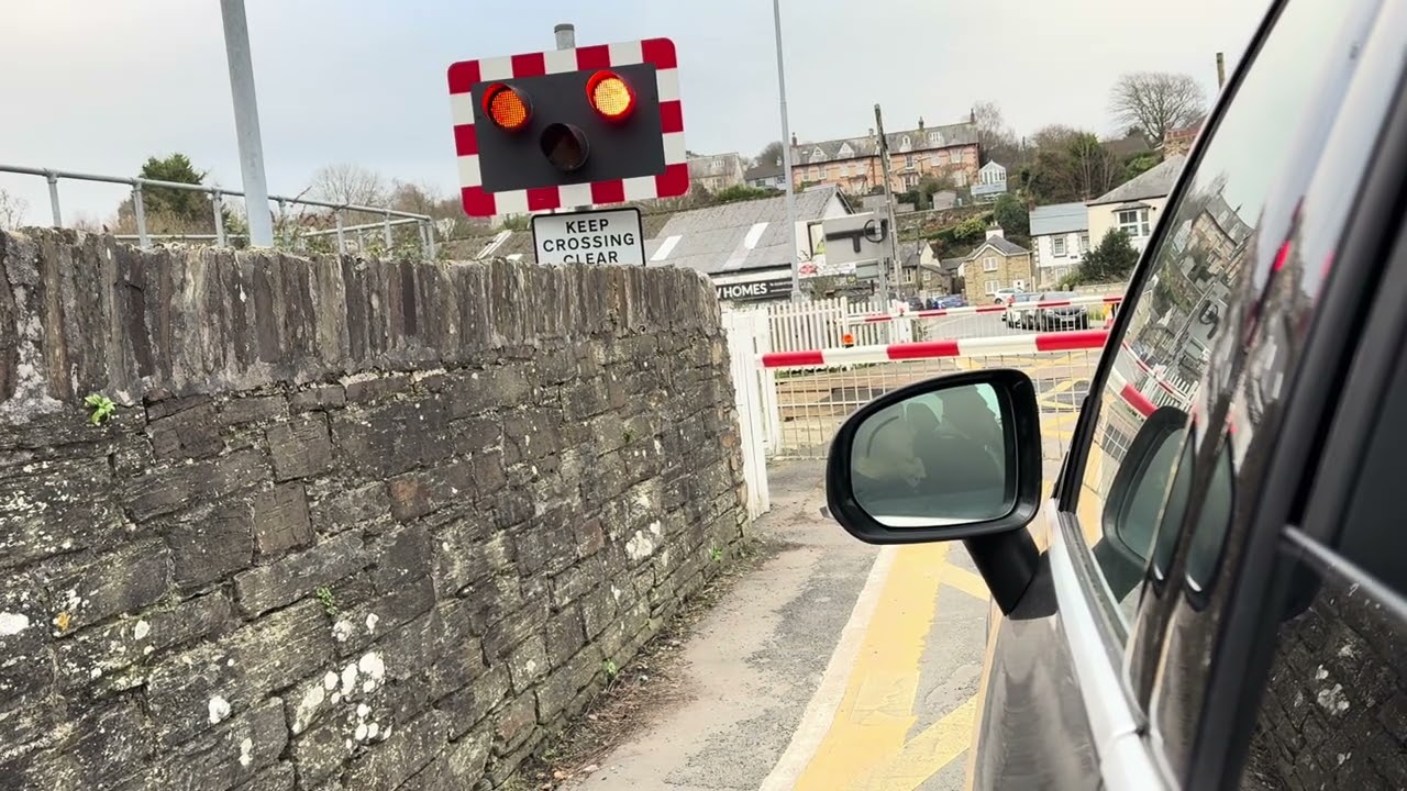 *LATE & FROM CAR* Lostwithiel Level Crossing