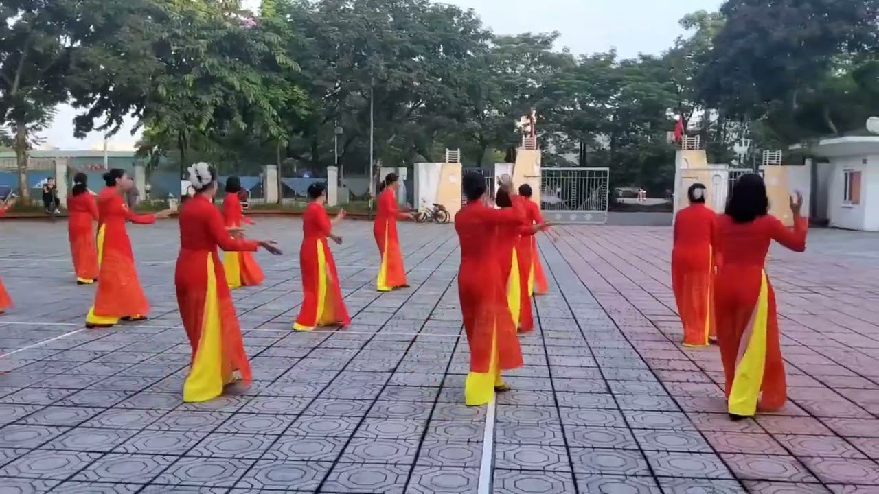 Mùa Xuân Đầu Tiên - CLB Bốn Mùa Hà Nội 