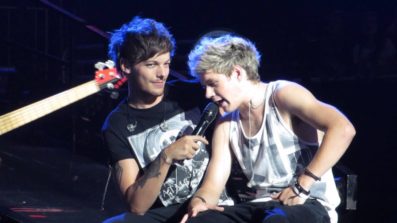 Louis making Niall run a lap around the stage in Kansas City