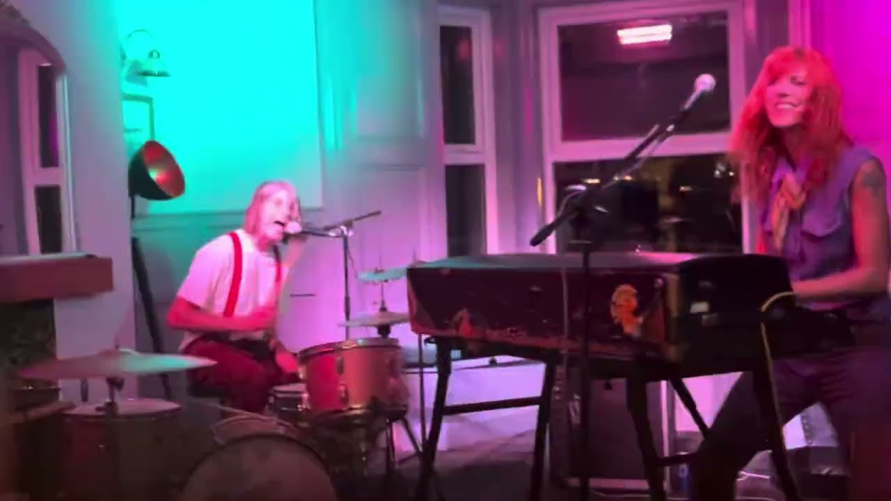 Tuppenny Bunters -New Rose / Consider yourself / live at the Captain Cook inn Staithes 30/9/23