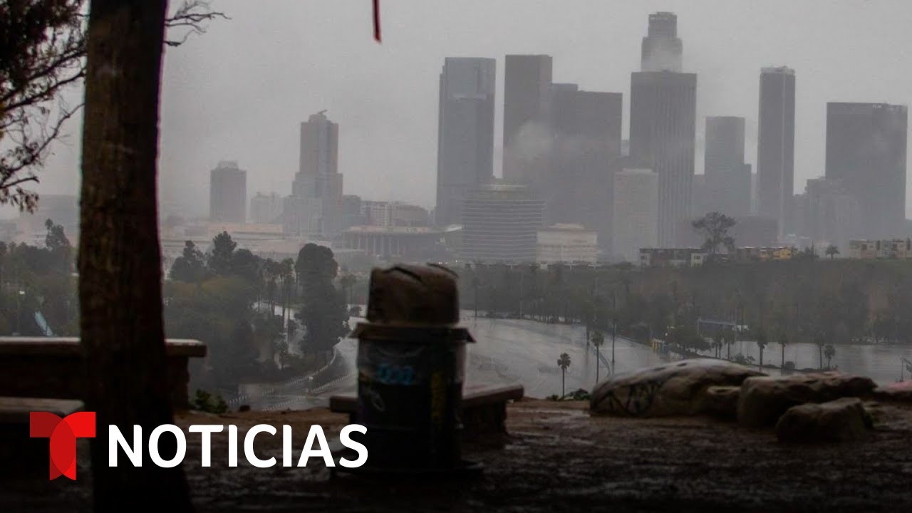 Autoridades en California emiten recomendaciones por lluvias intensas | Noticias Telemundo