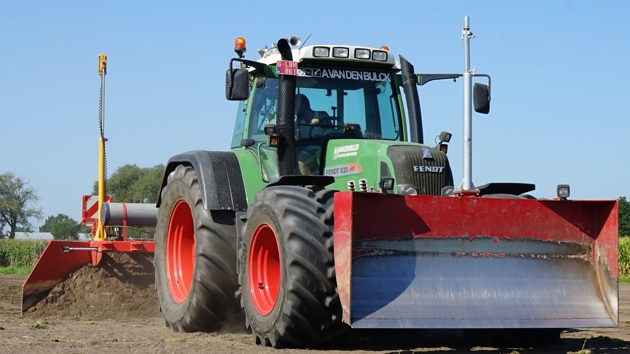 Land leveling | Fendt 820 TMS | A Van den Bulck
