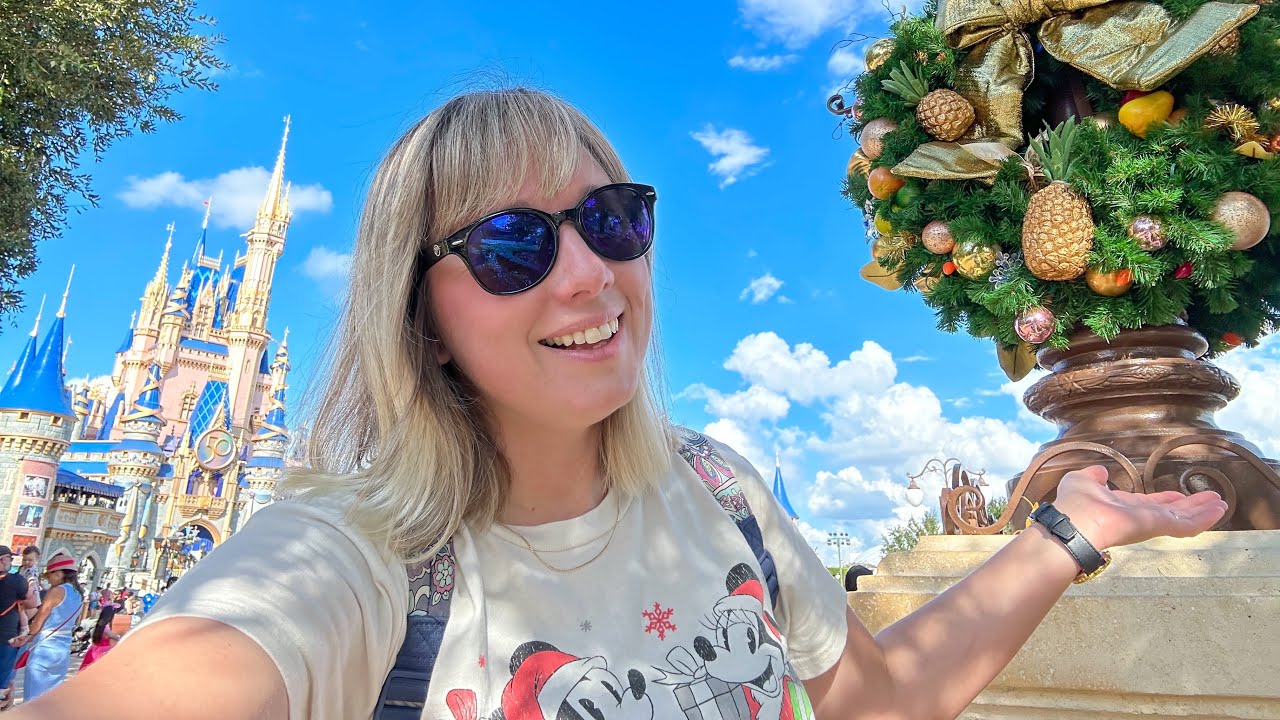 Magic Kingdom HOLIDAY DECORATIONS, Christmas, Rare Character Meet, New Drinks at Skipper Canteen