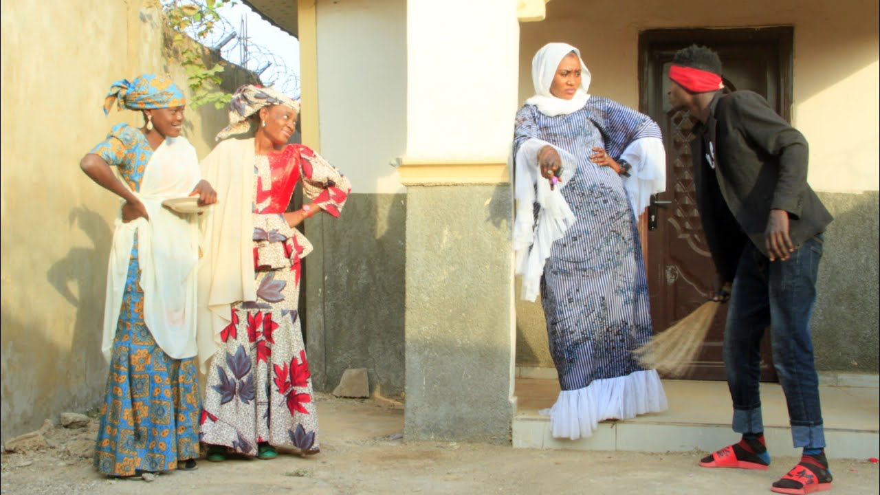 Dan Sholi Mai Mata Uku 1, Dariya Dole Sabon Chaji, Yaro da kudi,