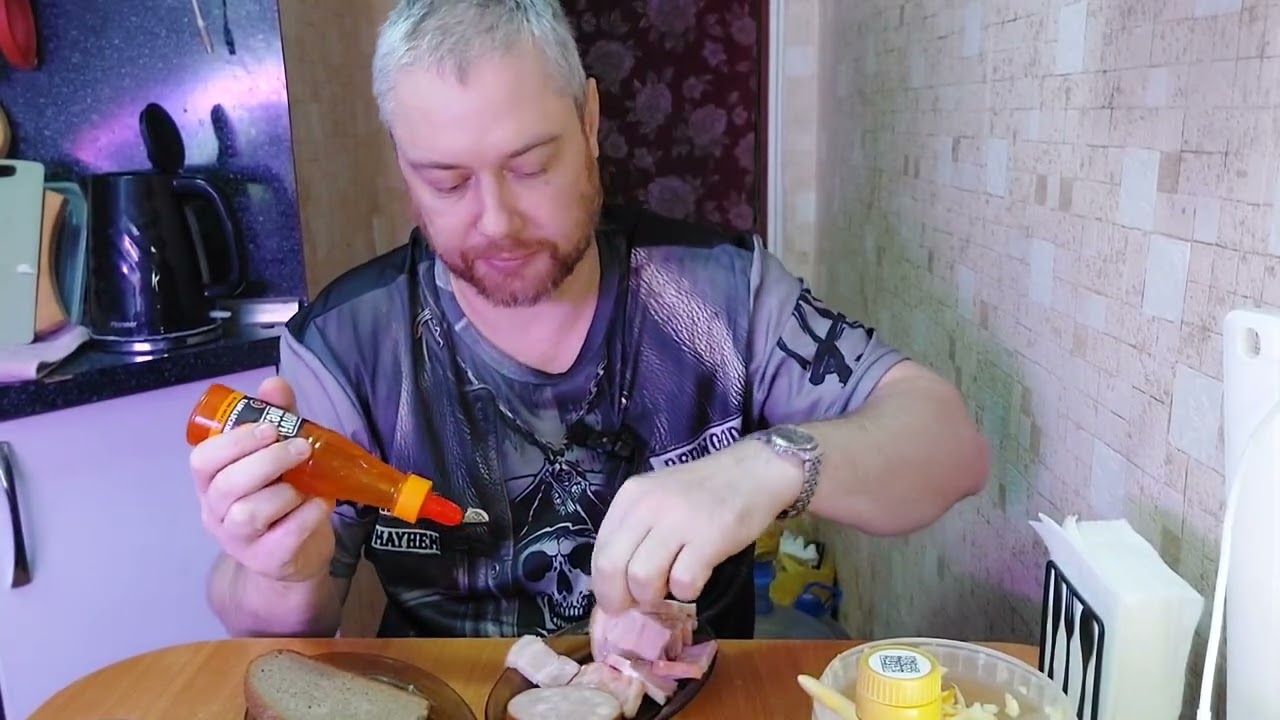 Ответы на вопросы. Чебурек с томатным соком, грудинка и колбаса куриная. Мукбанг.