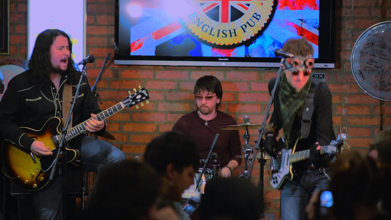 Free Ride. Stuck In The Middle. В пабе Union Jack