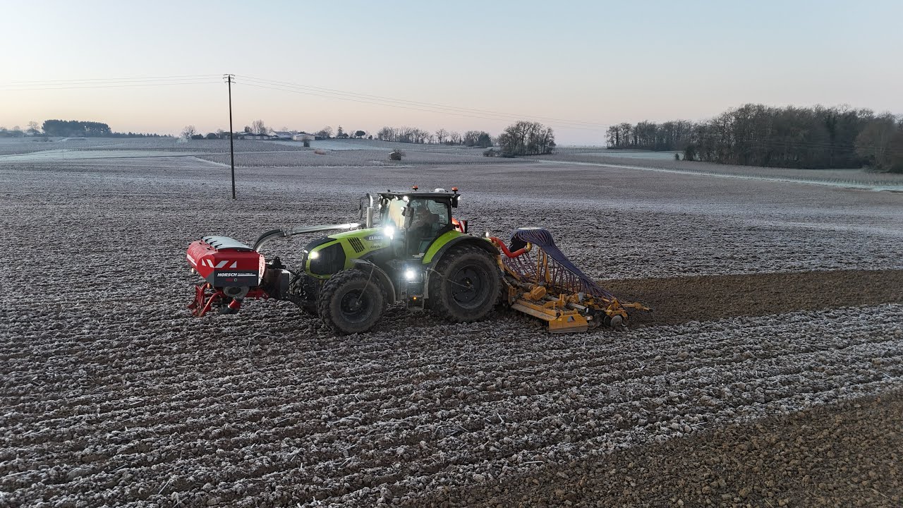 Semis de blé sur une belle gelée avec un Claas axion 870 night edition 