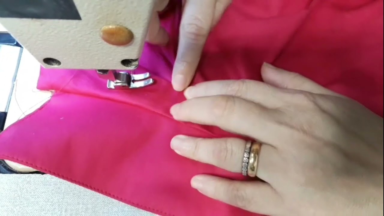 unindo gola pronta na camisa feminina