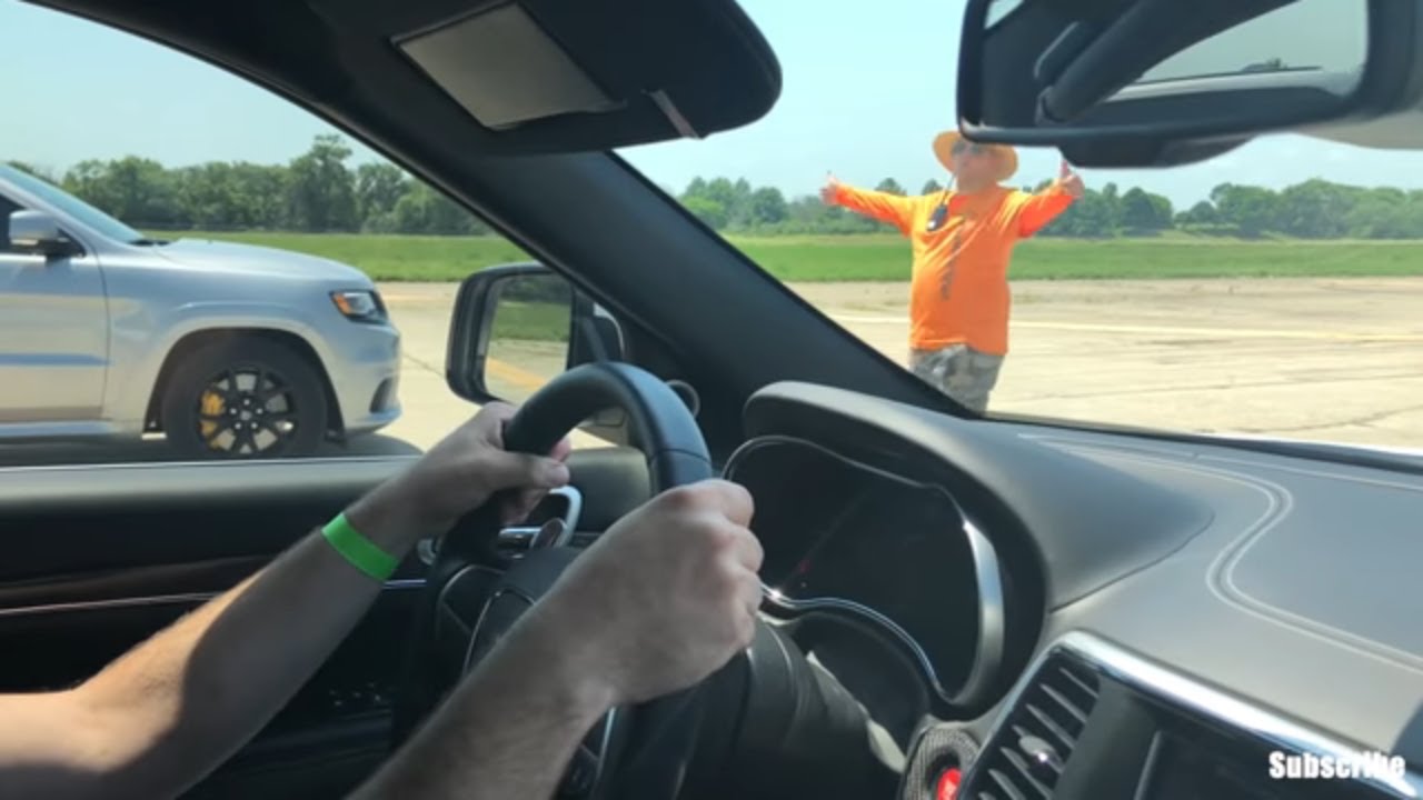 Jeep Trackhawk vs Jeep SRT Turbo - Airstrip Racing - Who Wins?!
