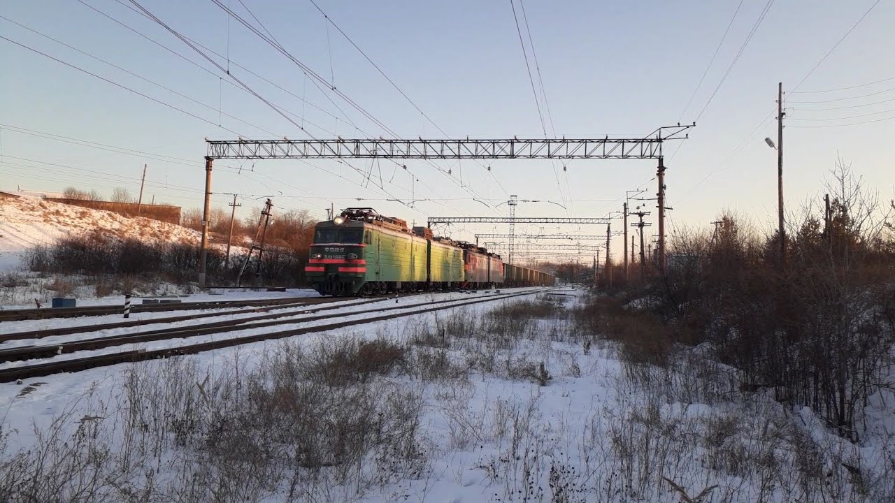 ВЛ11М-198/393 с грузовым поездом и приветливой бригадой отправляется со станции Алапаевск