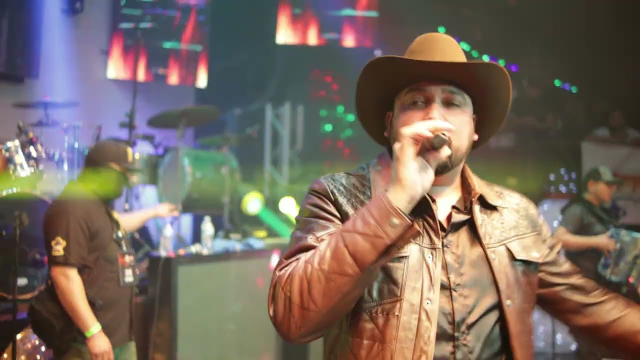 Miguel Comando - El Doble X (en vivo desde Tijuana)