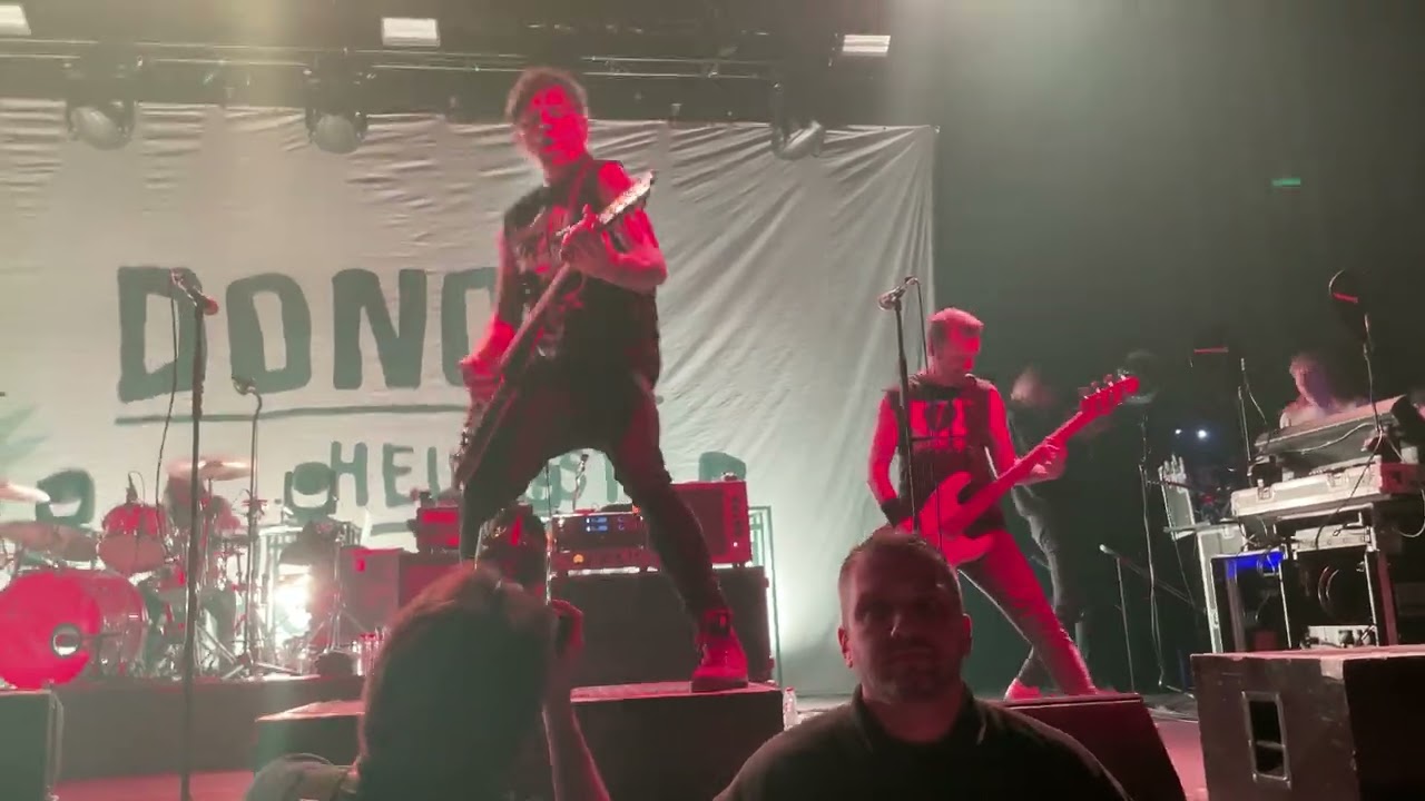 Donots – Keiner kommt hier lebend raus (06.12.2023 – Bielefeld, Lokschuppen)