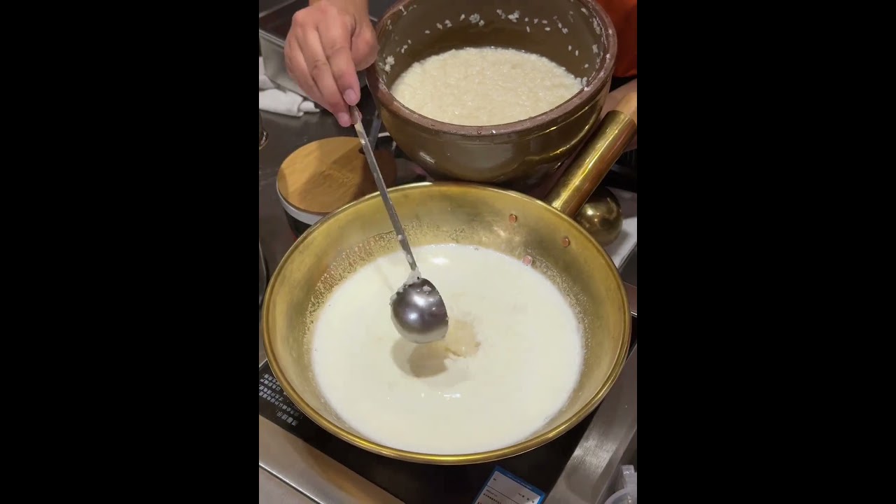 Sweet, boozy & eggy goodness! 🍶🥚 This traditional Chinese dessert is the ultimate comfort sip.