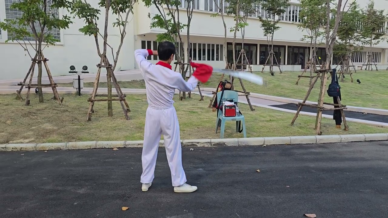 29-11-2025(2568)(Sat) Tachi Dao by Fang Lou Si วิธีควงดาบ ให้หันคมดาบออกจากตัวเสมอ สวนลุมพัดแดง