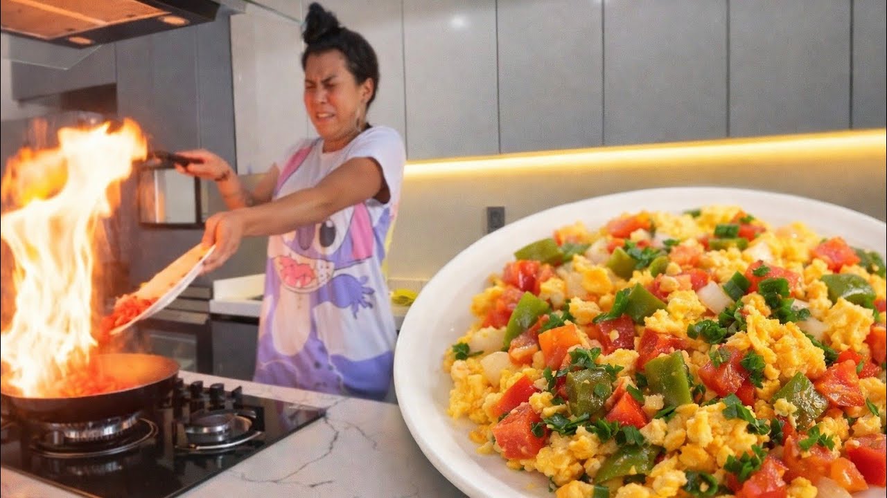 HUEVOS A LA MEXICANA  CON PAOLITA SUÁREZ  RIETE UN RATITO 