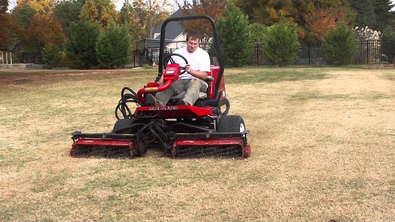 TORO 3100D SIDEWINDER - MOWING