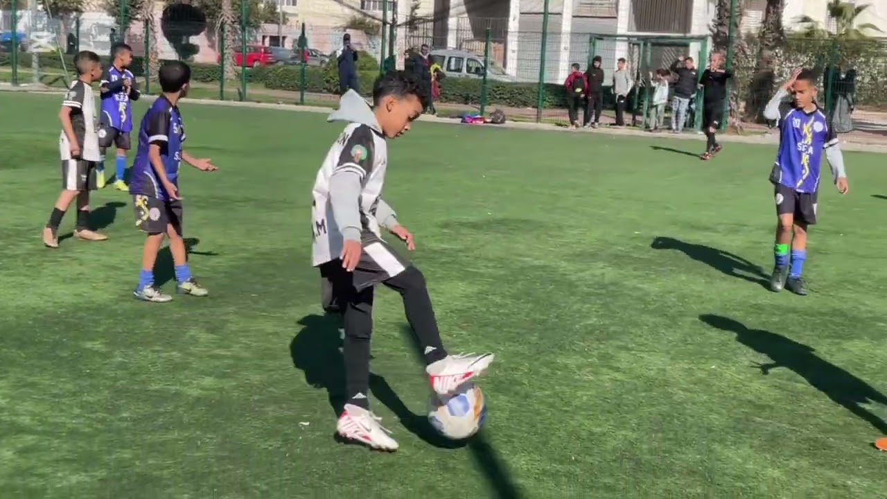 مباراة الثانية في الدوري الصدقة امام اكاديمية الصقور لكورة القدم 