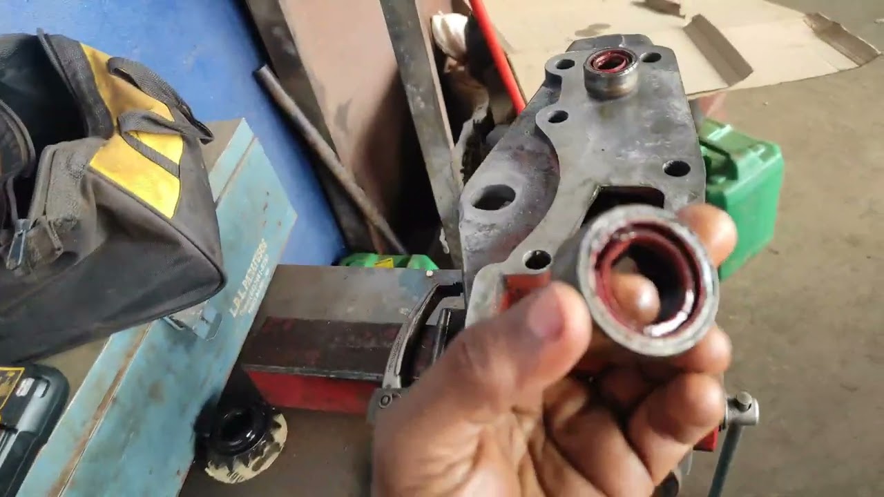 TL 75e como trocar os retentores do eixo dos braços hidráulico