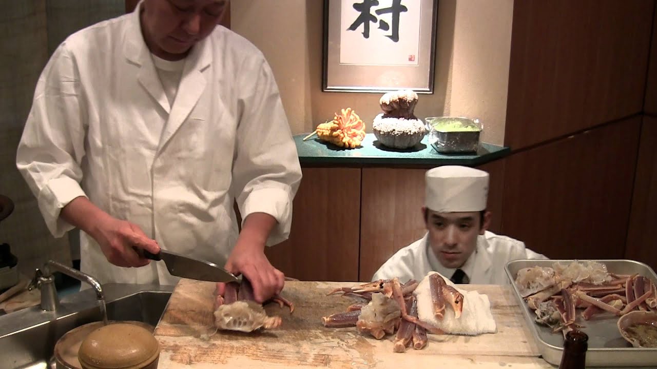 3 Michelin star Yukimura prepares a crab for wbpstars.com