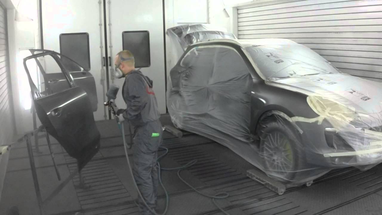 Painting a Porsche Cayenne S e-Hybrid with spies hecker paint
