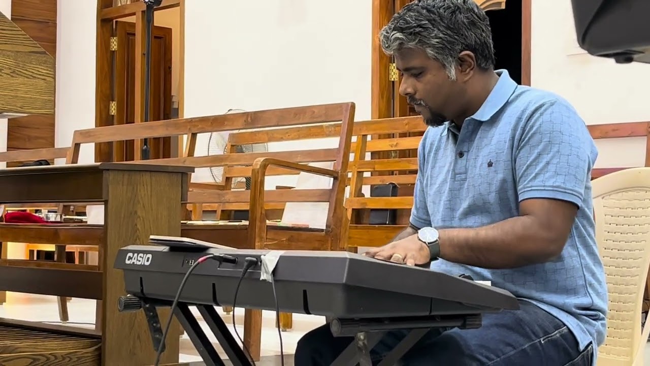 “Yesu rajan piranthare” (இயேசு ராஜன் பிறந்தாரே) Sung by Cousins & Cousins at Nesamony Nagar Church. 