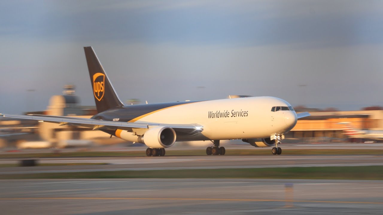 20 MINUTES Of Planespotting at Louisville Muhammad Ali Int'l Airport