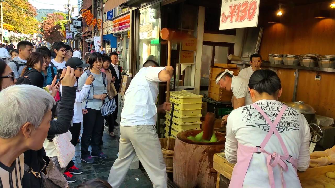 Japanese Mochi Making - Aggressive Rice Pounding #nara #mochi #japan #japanesefood #aggressivemochi