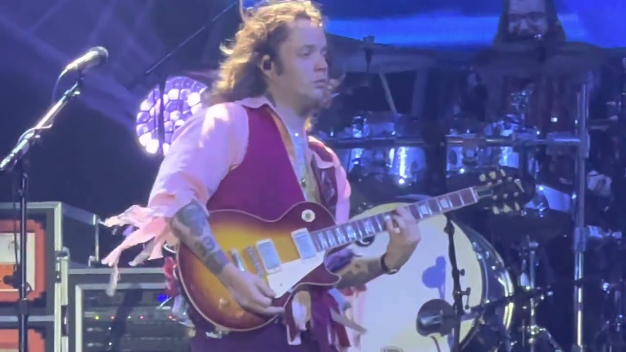 Billy Strings Halloween “Leaders” on a Les Paul Asheville, NC 2022