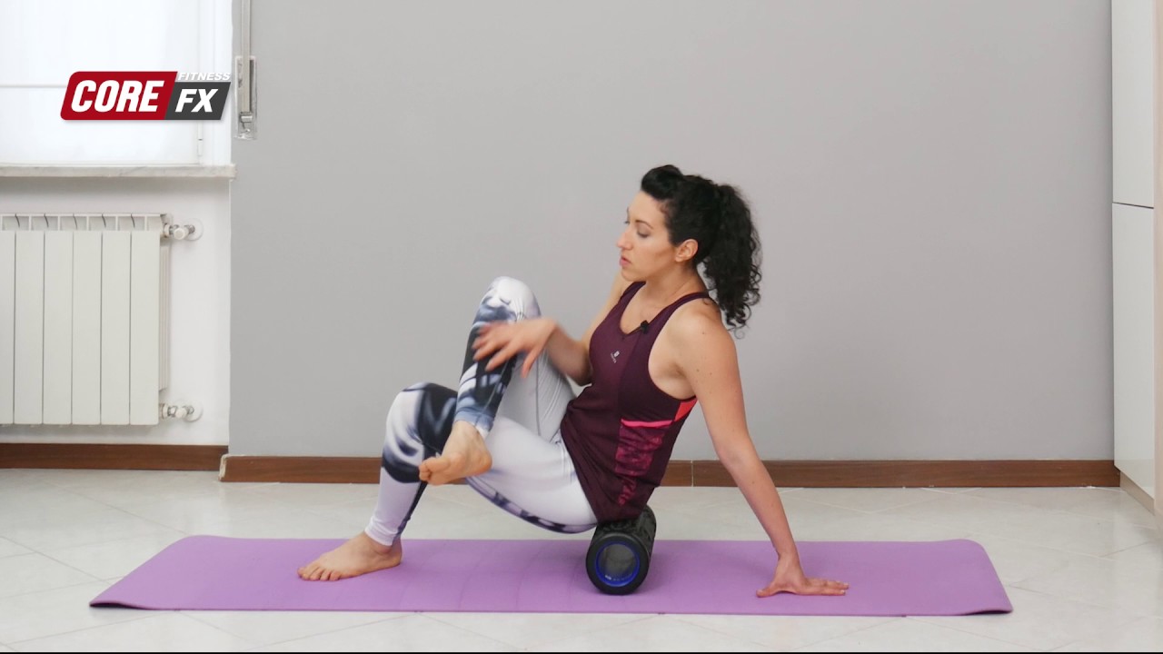 Automassaggio con il foamroller per  gambe glutei, ritenzione idrica e recupero muscolare