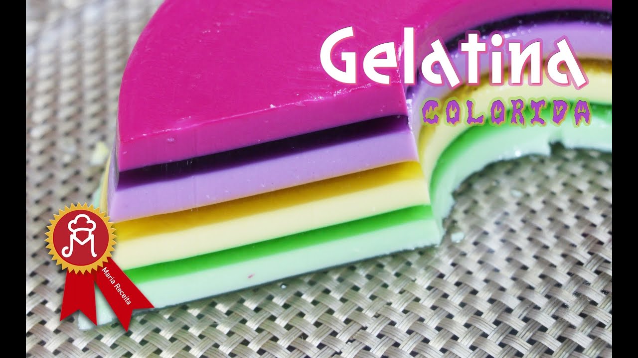 Gelatina colorida em camadas.