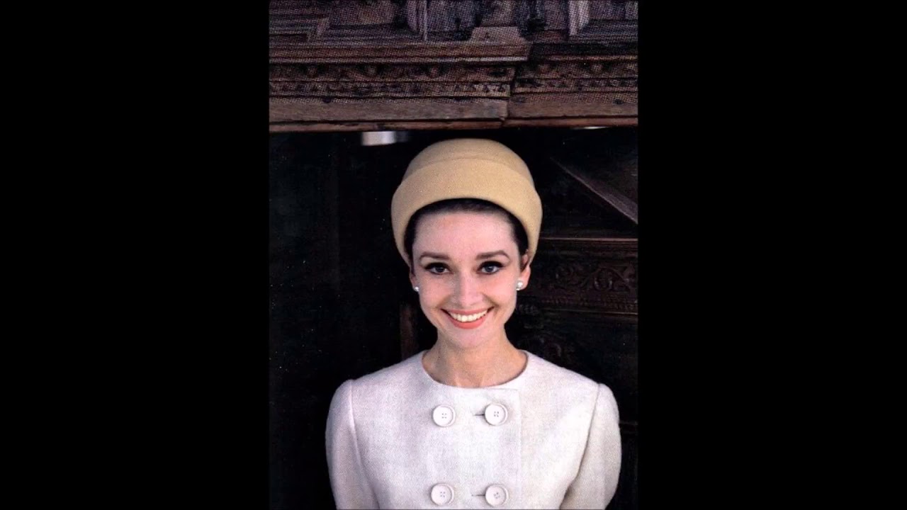 31 Colorful Photos Show Hat Styles That Audrey Hepburn Often Wore From Between the 1950s and '60s