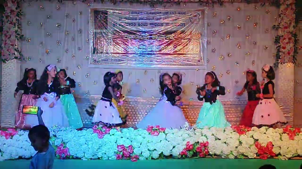 Ra Ra R Dance performance JBV School program 25-26