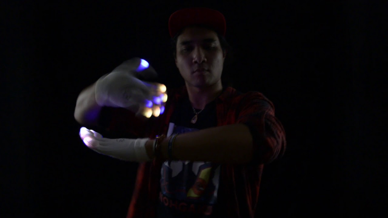 Robin Glove Lightshow (2016)