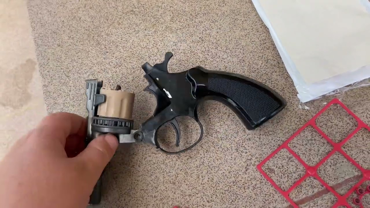 Testez pistol cu capse