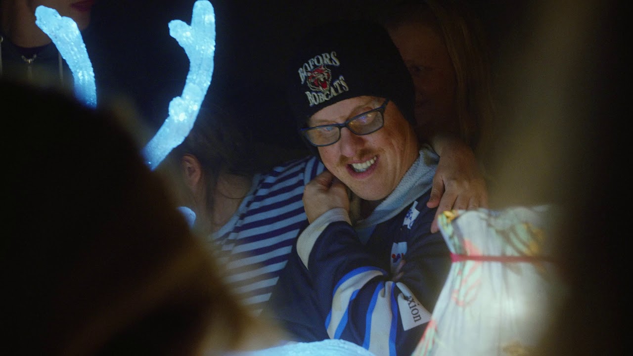 Det finns hopp - Kördelux med Peter Hallström (Musikvideo)