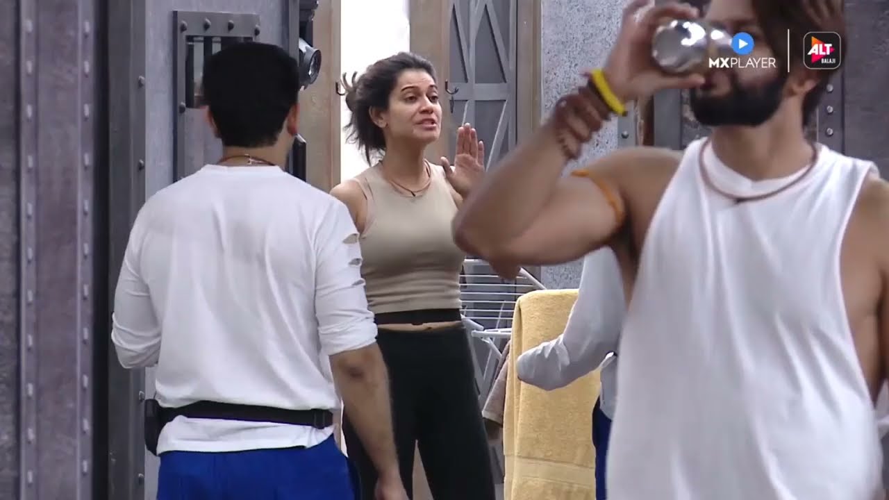 Lock Upp | Payal Rohatgi and Sara Khan Fight | Nisha Rawal | Kangana Ranaut | #souravjoshivlogs
