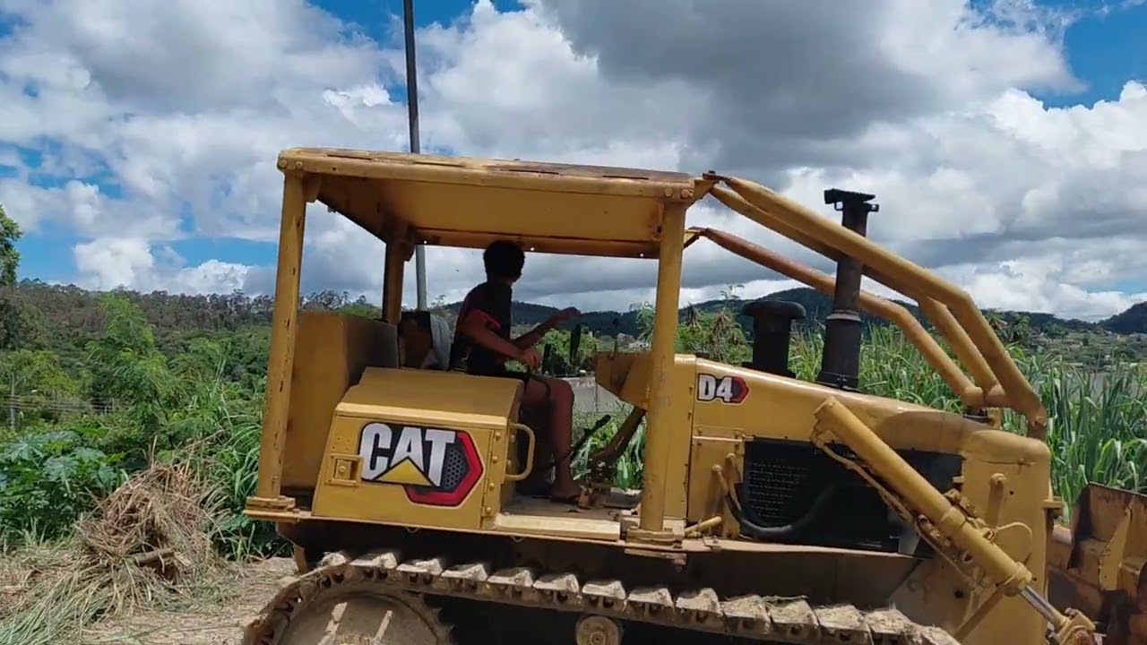 CATERPILLAR D4E SR 