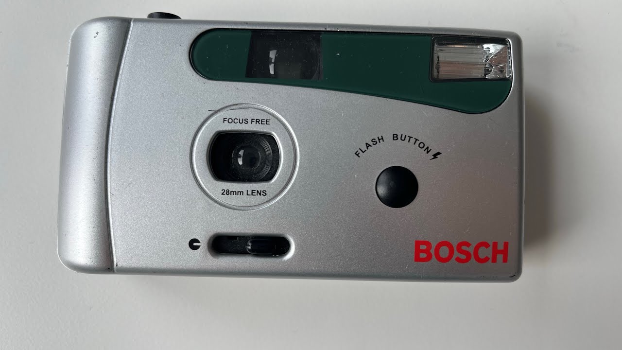 Старый фотоаппарат Bosch, компактное устройство для съемки на 35-мм пленку.