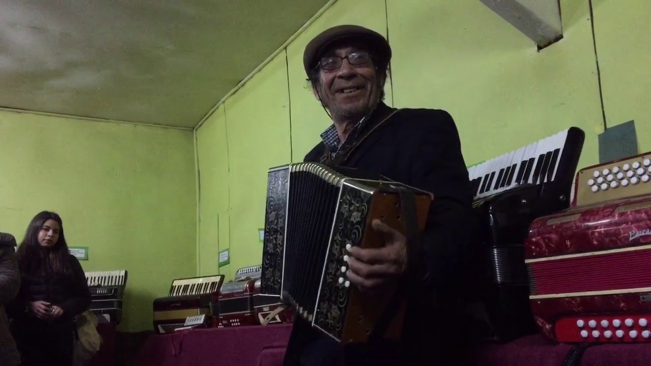 Don Sergio Colivoro y la música tradicional chilota