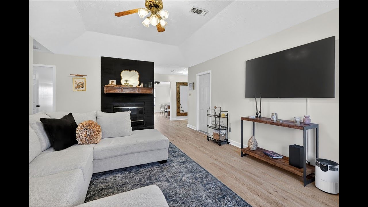 3712 Ravenwood Drive | Bryan Real Estate
