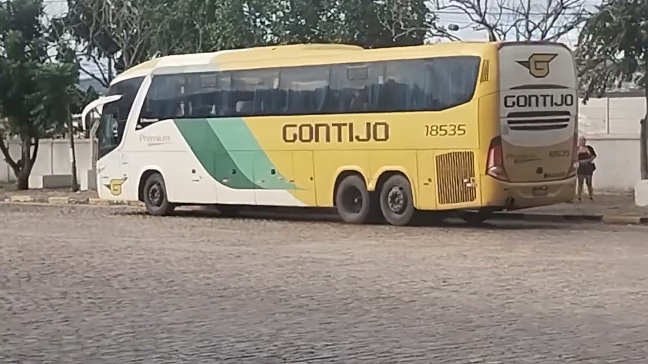 Veja a movimentação dos ônibus no terminal rodoviário de vitória da conquista Bahia 