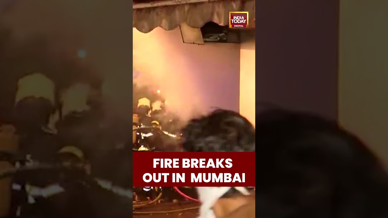 #mumbai Crawford Market Fire: Shoe Showroom Blaze, Multiple Fire Tenders Deployed | India Today