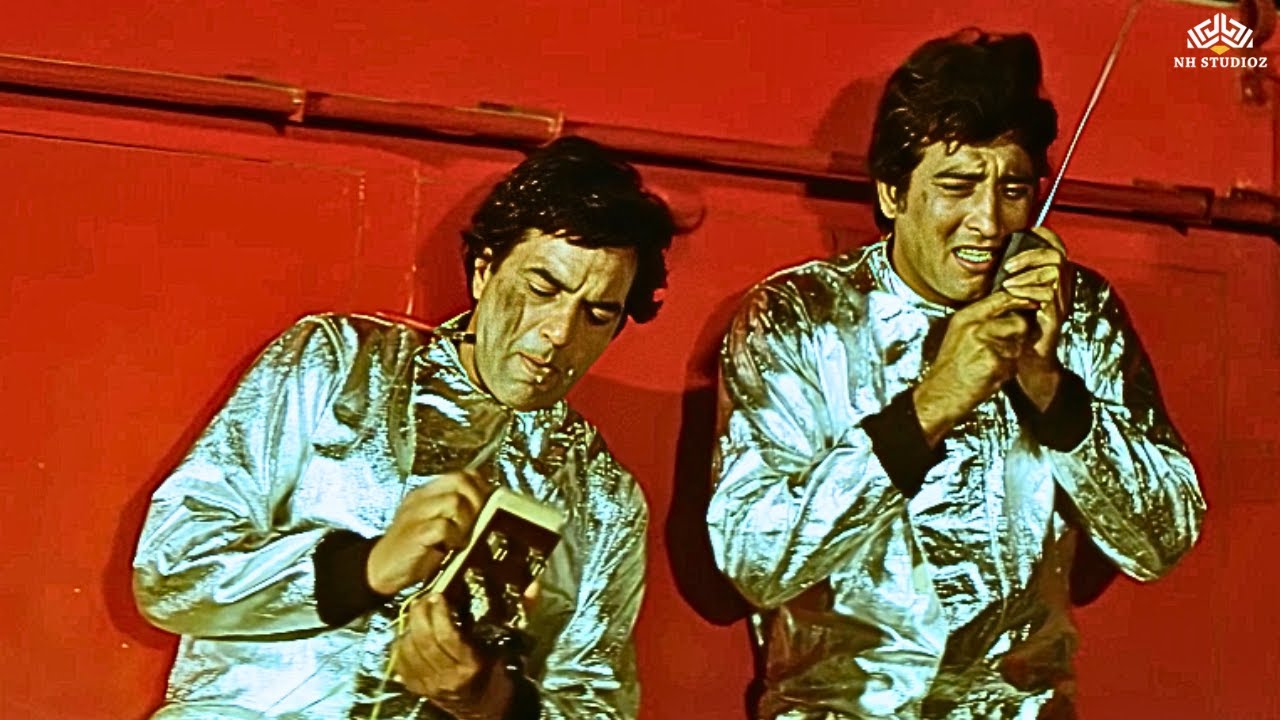 अब ट्रैन को रोकने के लिए कपलिंग को उड़ाना होगा! | The Burning Train Climax Scene | Dharmendra, Vinod