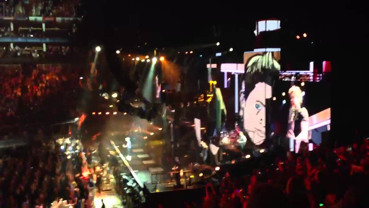 One Direction - Teenage Dirtbag live at the O2 london
