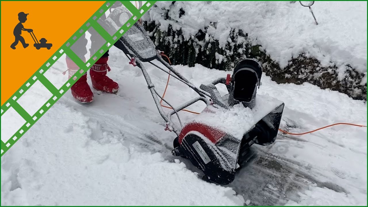 Spazzaneve elettrico a spinta GeoTech DYM9113: come spazzare la neve senza fare sforzi